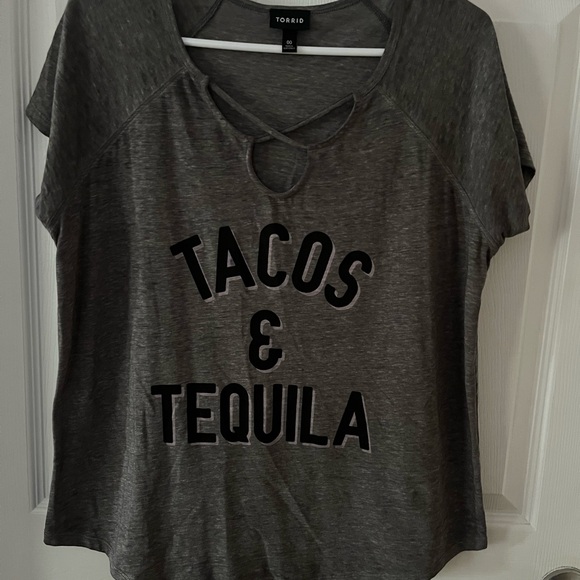 Torrid Gray Short Sleeve T-Shirt with Cut Out - Picture 1 of 3